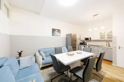 Küche/Küchenzeile in der Unterkunft BIG Central City 6Rooms Aprt Kurfürstendamm