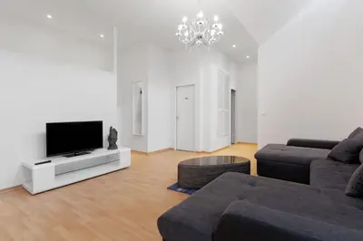 TV/Unterhaltungsangebot in der Unterkunft BIG Central City 6Rooms Aprt Kurfürstendamm