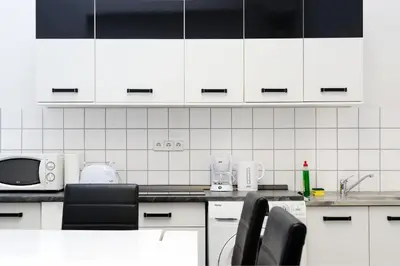 Küche/Küchenzeile in der Unterkunft BIG Central City 6Rooms Aprt Kurfürstendamm
