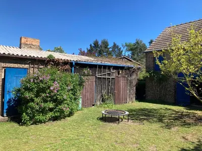 Ein Garten an der Unterkunft Naturidylle mit Kamin und Sauna in der Schorfheide