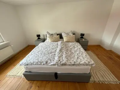 Ein Bett oder Betten in einem Zimmer der Unterkunft Trebelsee 2 Monteur- und Ferienwohnung