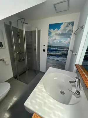 Ein Badezimmer in der Unterkunft Modernes Gartenatelier am Mühlenfließ