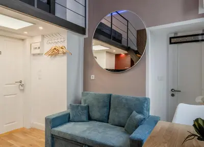 Ein Sitzbereich in der Unterkunft Smart Apartment Deutsche Oper Zentrum Berlin Charlottenburg