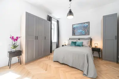 Ein Bett oder Betten in einem Zimmer der Unterkunft The Bornholmer, Spacious 100m2, Ideal for Groups & Families, 2BR, huge living room, 4 - 8 Guests