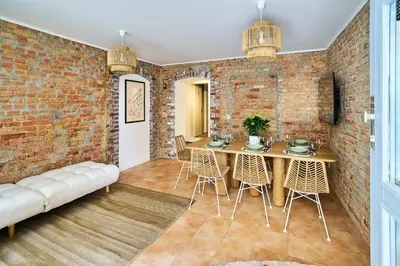 Ein Sitzbereich in der Unterkunft Urban Base Apartment for 9 in Berlin Mitte