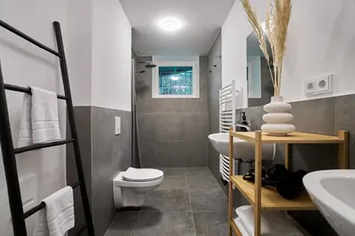 Ein Badezimmer in der Unterkunft Urban Base Apartment for 9 in Berlin Mitte