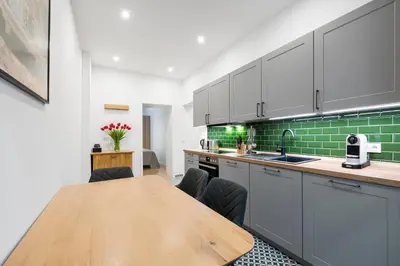 Küche/Küchenzeile in der Unterkunft The Rother - Group Flat in Central Berlin, Family-Friendly, 2BR, 2- 4 Guests