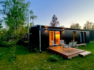 Ein Garten an der Unterkunft Haus 1 am Grimnitzsee - erstklassiges Design, mit eigenem Garten und nah am See