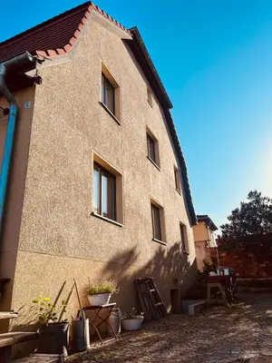 Das Gebäude in dem sich die Ferienwohnung befindet