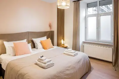 Ein Bett oder Betten in einem Zimmer der Unterkunft Large and Central Boutique 5-Bedroom Berlin Apartment