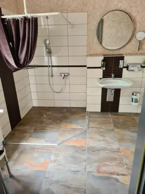 Ein Badezimmer in der Unterkunft Perle Hotel