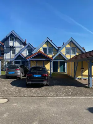 Das Gebäude in dem sich das Ferienhaus befindet