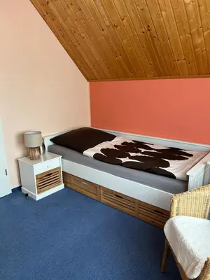Ein Bett oder Betten in einem Zimmer der Unterkunft Ferienhaus Leuchtturmblick Hafendorf Rheinsberg