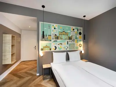 Ein Bett oder Betten in einem Zimmer der Unterkunft B&B HOTEL Berlin Airport-Nord