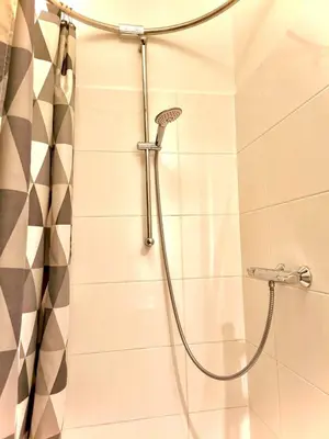 Ein Badezimmer in der Unterkunft Prenzlauer Berg, Cozy Ground Floor Apartment