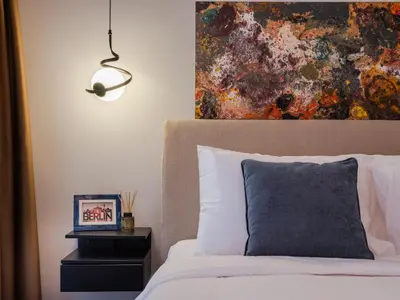 Ein Bett oder Betten in einem Zimmer der Unterkunft ALEXA Chic Design Apart up to 5 persons - Paid Parking - Superfast Wifi