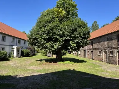 Ein Garten an der Unterkunft Bruderhof - Retreats & Ferien am See nahe Berlin