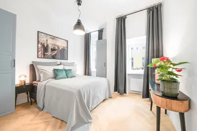 Ein Bett oder Betten in einem Zimmer der Unterkunft The Bornholmer - Group Flats in Central Berlin, Family-Friendly, 4 - 5 Guests