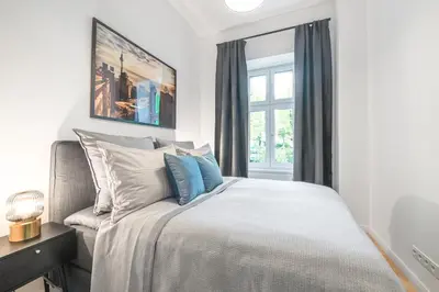 Ein Bett oder Betten in einem Zimmer der Unterkunft The Bornholmer - Group Flats in Central Berlin, Family-Friendly, 4 - 5 Guests