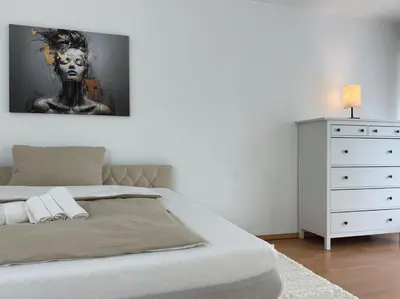Ein Bett oder Betten in einem Zimmer der Unterkunft HolidayHome Apartments I Friedrichshain - Spacious Private Room