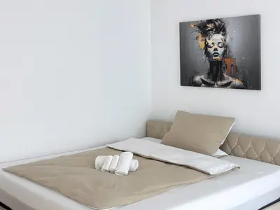Ein Bett oder Betten in einem Zimmer der Unterkunft HolidayHome Apartments I Friedrichshain - Spacious Private Room