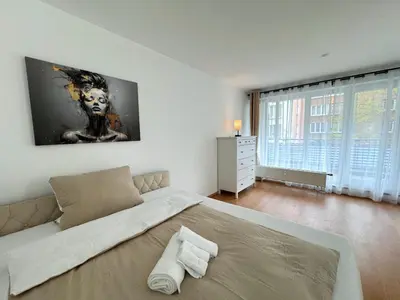 Ein Bett oder Betten in einem Zimmer der Unterkunft HolidayHome Apartments I Friedrichshain - Spacious Private Room
