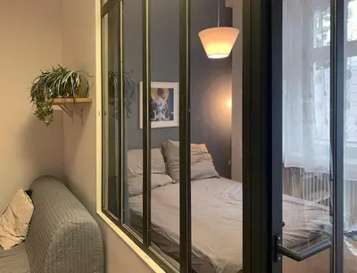 Ein Bett oder Betten in einem Zimmer der Unterkunft Modern central Prenzlberg Elil
