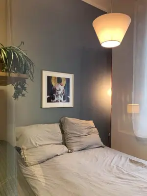 Ein Bett oder Betten in einem Zimmer der Unterkunft Modern central Prenzlberg Elil