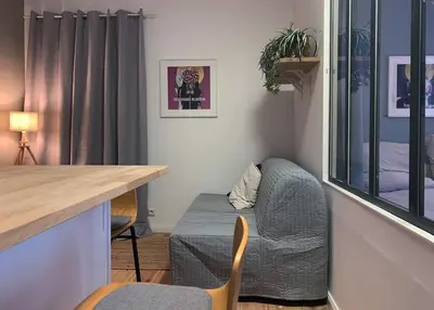 Ein Sitzbereich in der Unterkunft Modern central Prenzlberg Elil