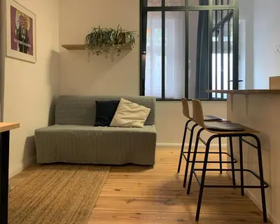 Ein Sitzbereich in der Unterkunft Modern central Prenzlberg Elil