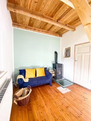 Ein Sitzbereich in der Unterkunft Tiny House im grünen Rangsdorf fuer 4 mit Kamin RAN