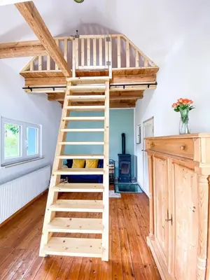 Ein Etagenbett oder Etagenbetten in einem Zimmer der Unterkunft Tiny House im grünen Rangsdorf fuer 4 mit Kamin RAN