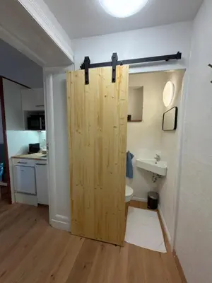 Ein Badezimmer in der Unterkunft studio maiy close to Messe
