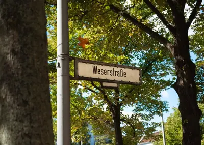 Ein Zertifikat, Auszeichnung, Logo oder anderes Dokument, das in der Unterkunft Limehome Berlin Weserstraße, Friedrichshain ausgestellt ist