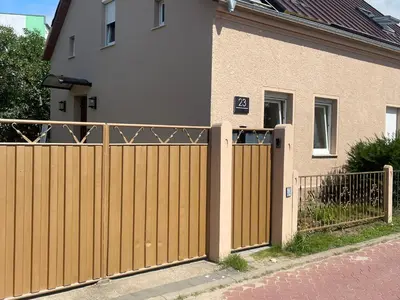 Das Gebäude in dem sich das Privatzimmer befindet
