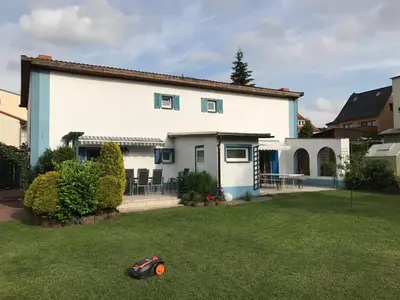 Ein Garten an der Unterkunft Ferienhaus mit eigenem Garten 2 SZ 2 Bäder 70QM