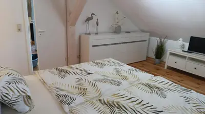Ein Bett oder Betten in einem Zimmer der Unterkunft Luxus Summer Breeze Ferienhaus Lübbesee Sauna Bootssteg Templin