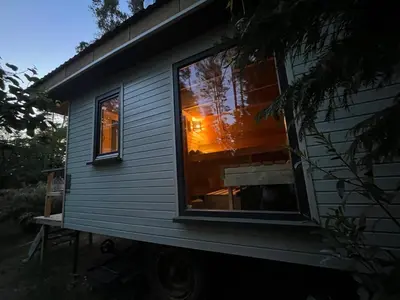 Das Gebäude in dem sich das Ferienhaus befindet