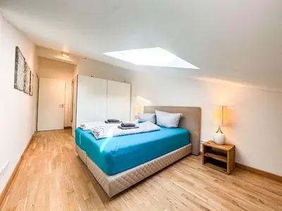 Ein Bett oder Betten in einem Zimmer der Unterkunft Eiswerder - Inselwohnung in der Havel mit Balkon