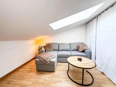 Ein Sitzbereich in der Unterkunft Eiswerder - Inselwohnung in der Havel mit Balkon