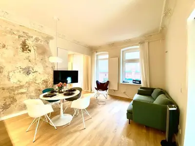 Ein Sitzbereich in der Unterkunft City center backyard Jewel - Ani
