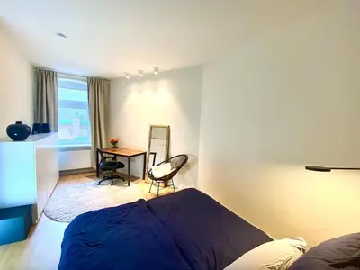 Ein Bett oder Betten in einem Zimmer der Unterkunft City center backyard Jewel - Ani