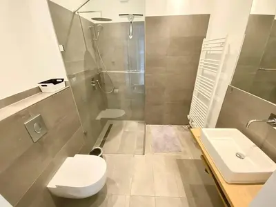 Ein Badezimmer in der Unterkunft City center backyard Jewel - Ani