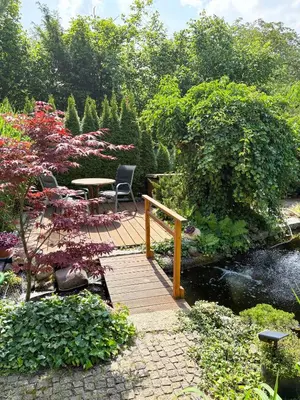 Ein Garten an der Unterkunft Ferienwohnung Haus Seeblick Geltow