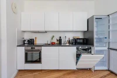 Küche/Küchenzeile in der Unterkunft Renovated 2-Bedroom apt - Family & Work Ready!