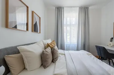 Ein Bett oder Betten in einem Zimmer der Unterkunft Renovated 2-Bedroom apt - Family & Work Ready!