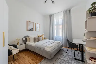 Ein Bett oder Betten in einem Zimmer der Unterkunft Renovated 2-Bedroom apt - Family & Work Ready!