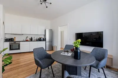 Küche/Küchenzeile in der Unterkunft Renovated 2-Bedroom apt - Family & Work Ready!