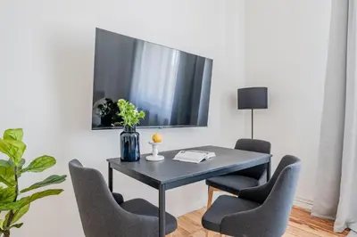 TV/Unterhaltungsangebot in der Unterkunft New 2 bedroom apt - Explorers & Remote workers!