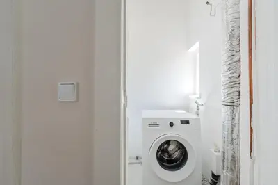 Grundriss der Unterkunft New 2 bedroom apt - Explorers & Remote workers!